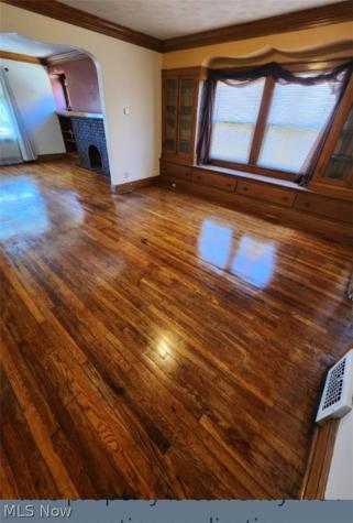 9913 Greenview Avenue Garfield Heights OH 44125