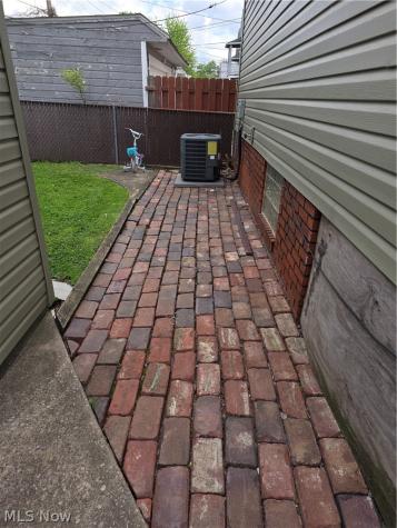 9913 Greenview Avenue Garfield Heights OH 44125