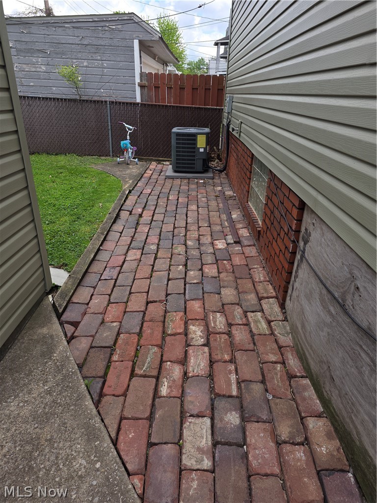 9913 Greenview Avenue Garfield Heights OH 44125