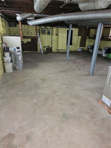 832 Hoover Road Cleveland OH 44119