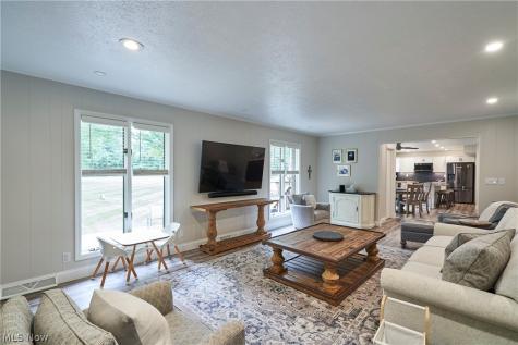 64 Ridgewood Road Wadsworth OH 44281