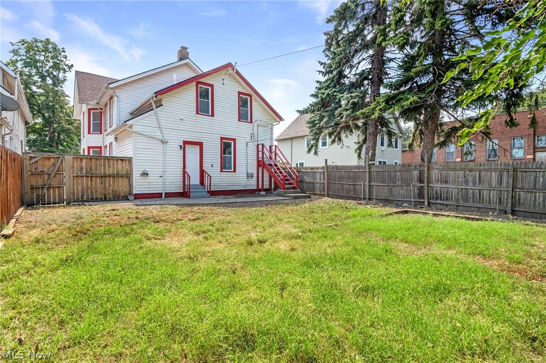 2612 Daisy Avenue Cleveland OH 44109