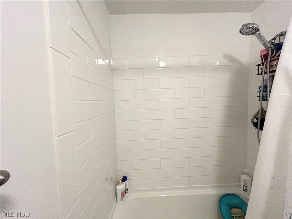 254 S Eagle Street Geneva OH 44041
