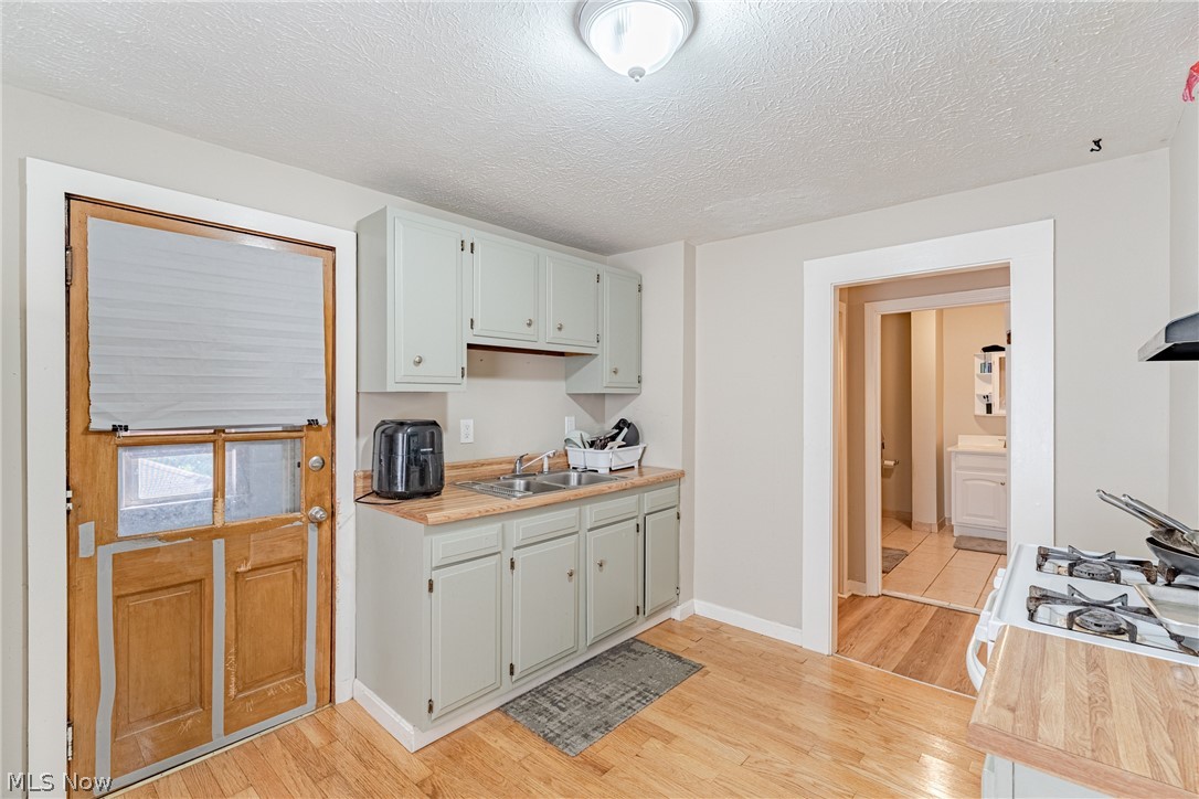2409 Montclair Avenue Cleveland OH 44109