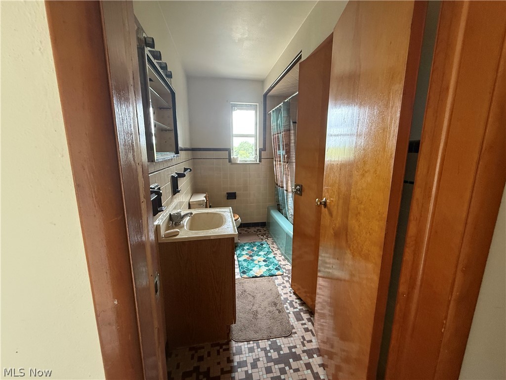 129 Reichart Avenue Wintersville OH 43953