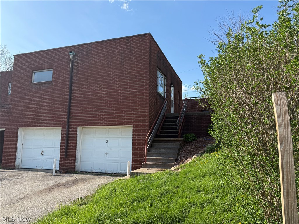129 Reichart Avenue Wintersville OH 43953