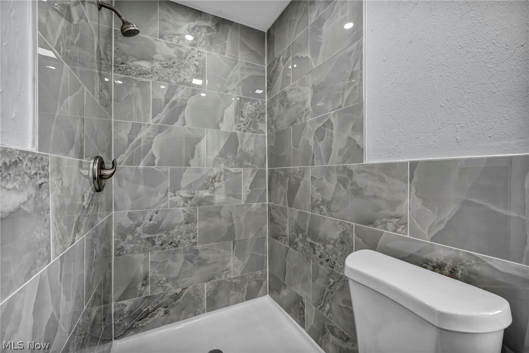 12929 Plover Street Lakewood OH 44107