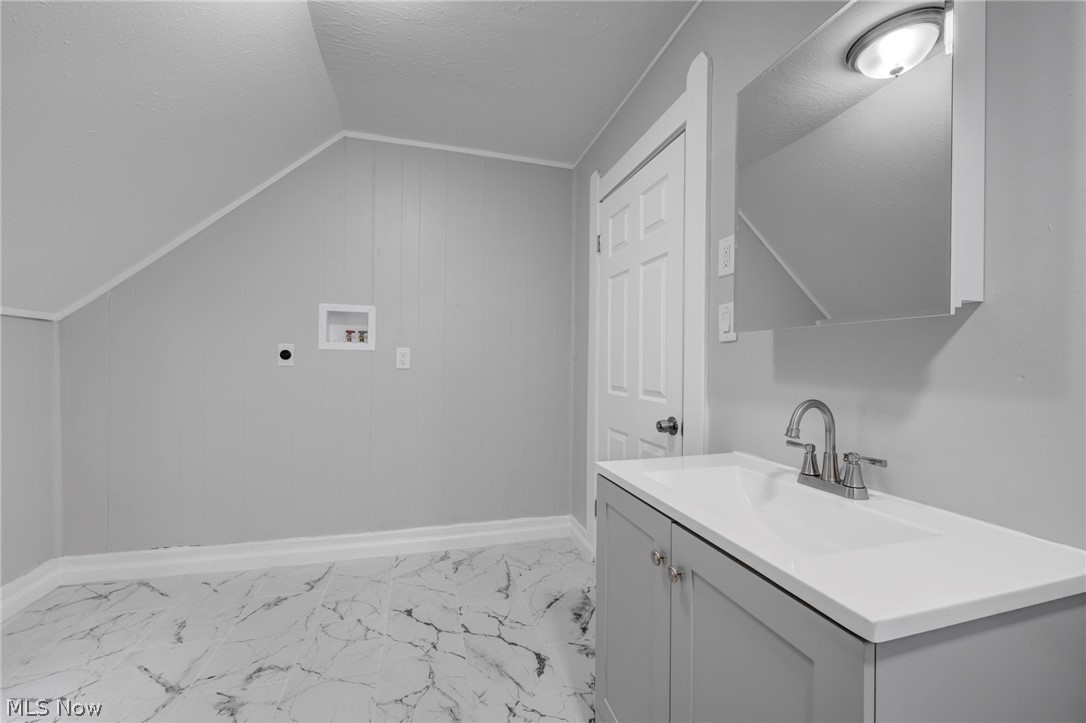 12929 Plover Street Lakewood OH 44107