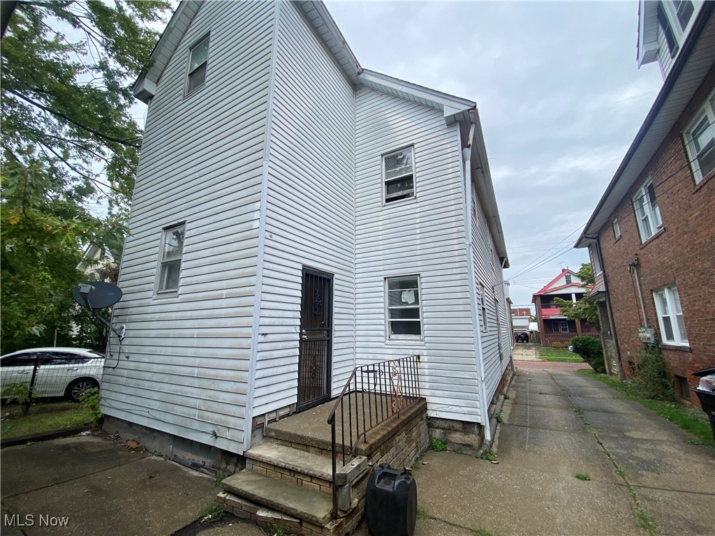 964 Stevenson Road Cleveland OH 44110