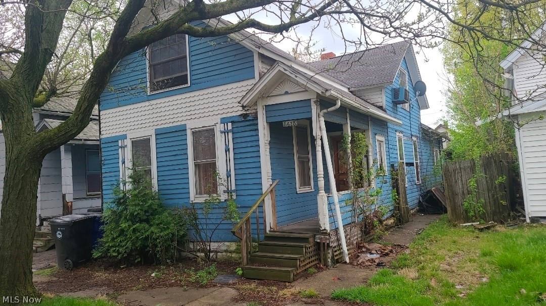 6628 Charter Avenue Cleveland OH 44127