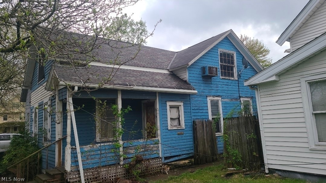 6628 Charter Avenue Cleveland OH 44127