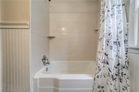 13525 Cedar Road University Heights OH 44118