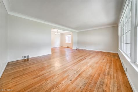 13525 Cedar Road University Heights OH 44118