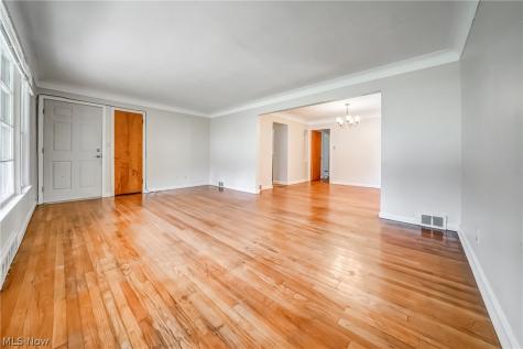 13525 Cedar Road University Heights OH 44118
