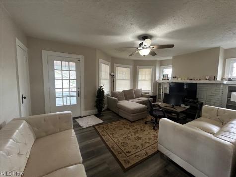 10323 Linnet Avenue Cleveland OH 44111