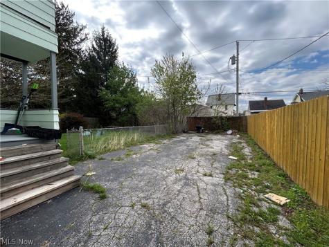 10323 Linnet Avenue Cleveland OH 44111