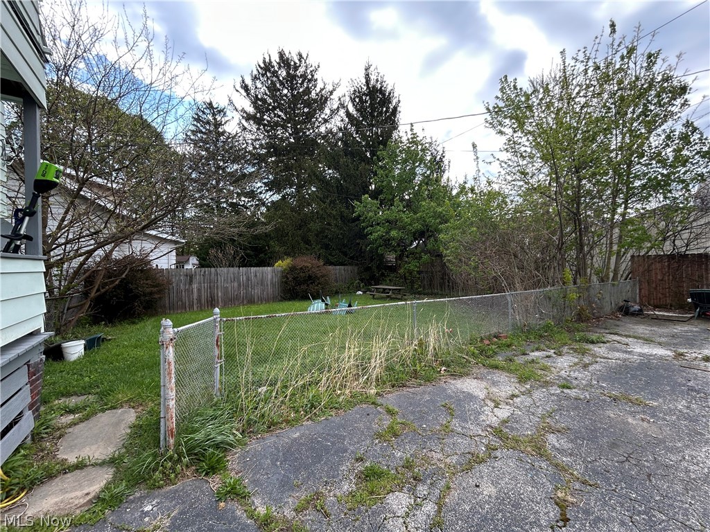 10323 Linnet Avenue Cleveland OH 44111