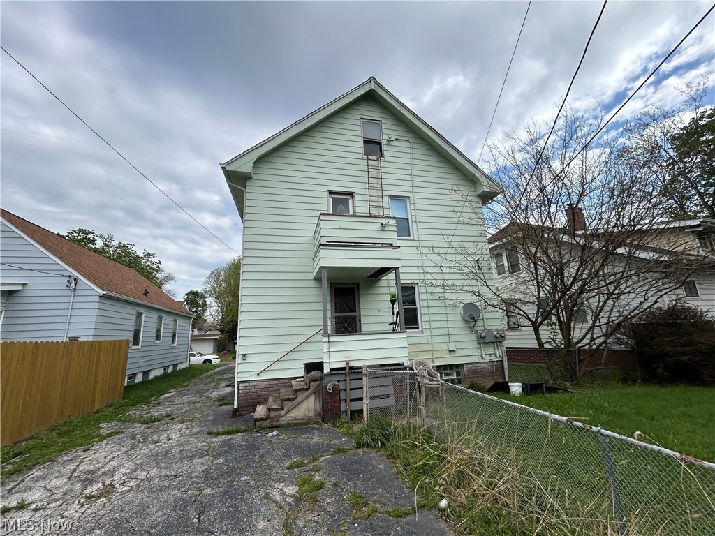 10323 Linnet Avenue Cleveland OH 44111