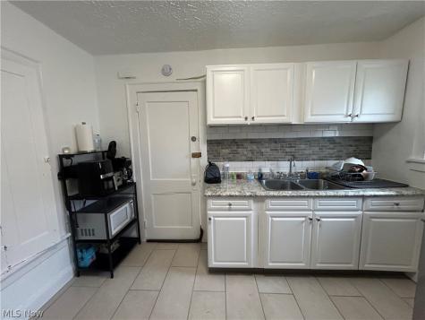 10323 Linnet Avenue Cleveland OH 44111