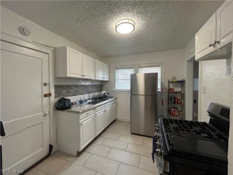 10323 Linnet Avenue Cleveland OH 44111
