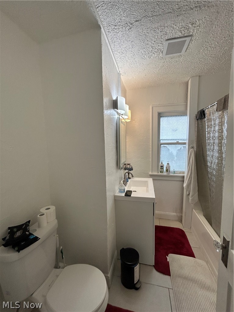 10323 Linnet Avenue Cleveland OH 44111