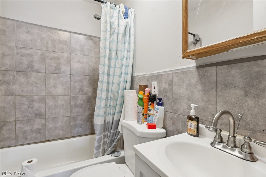 13701 Benwood Avenue Cleveland OH 44105