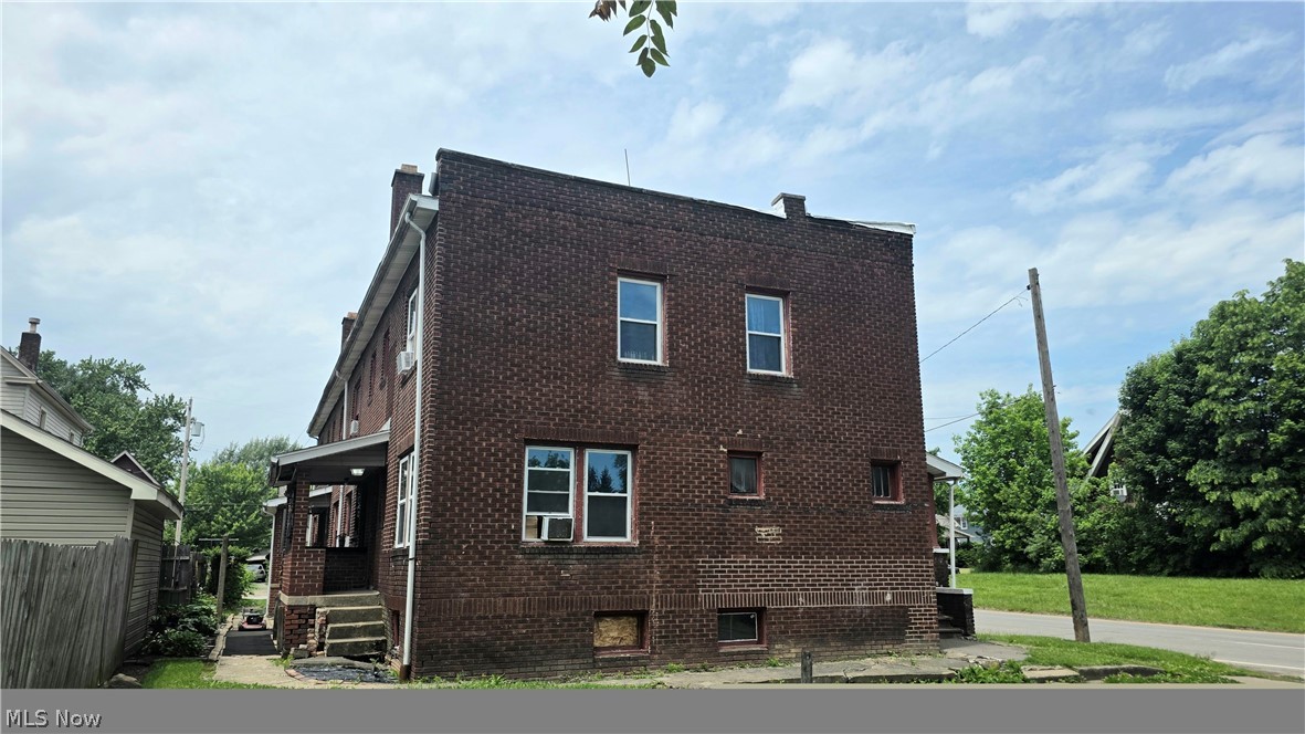 2217 Oakwood Avenue Youngstown OH 44509