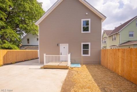 2708 Woodbridge Avenue Cleveland OH 44109