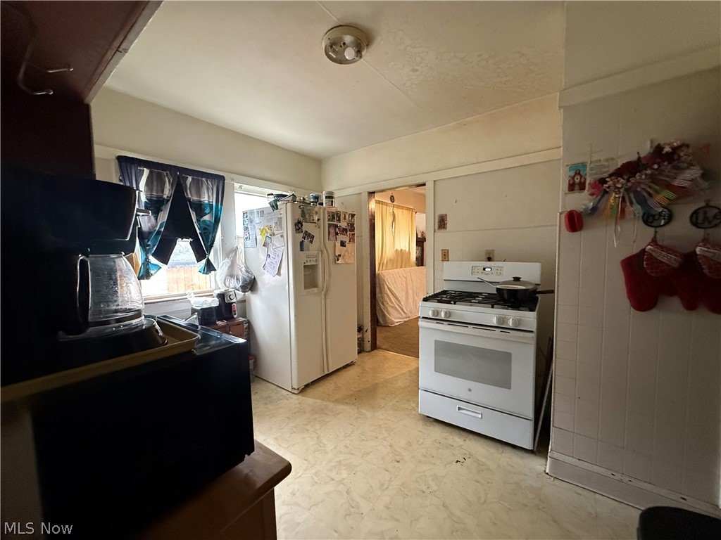 10014 Almira Avenue Cleveland OH 44111