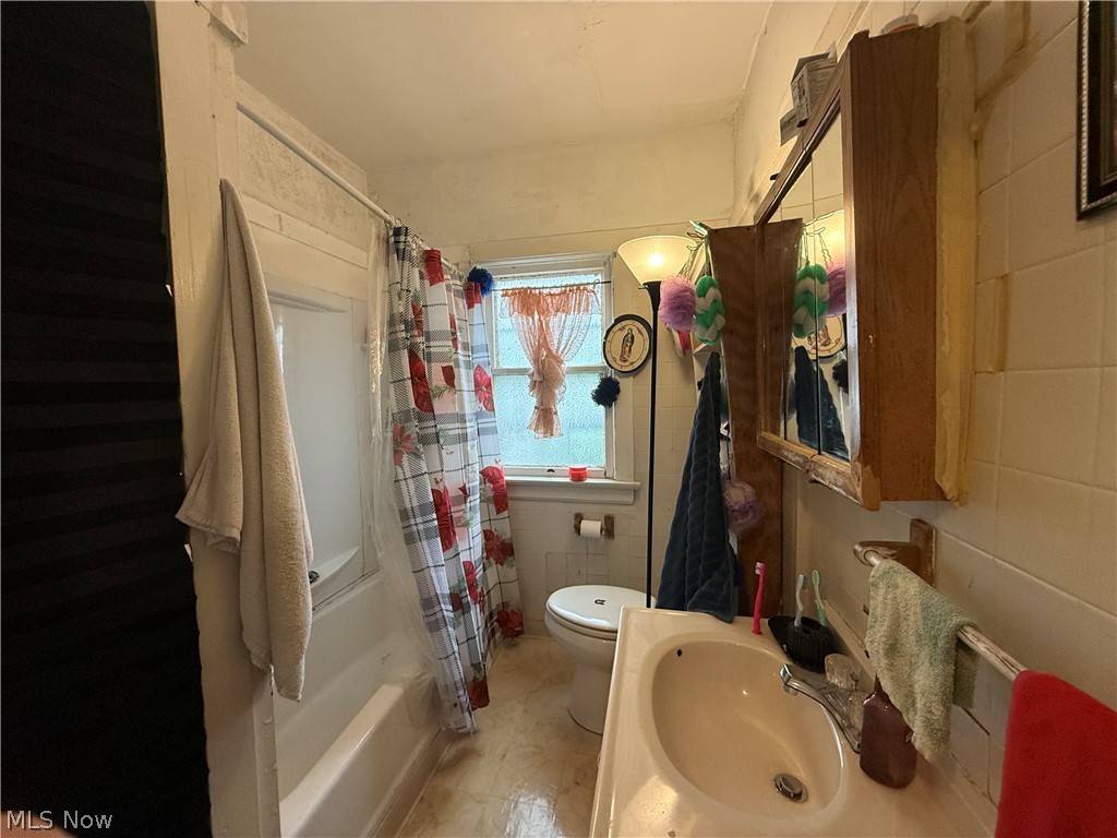 10014 Almira Avenue Cleveland OH 44111