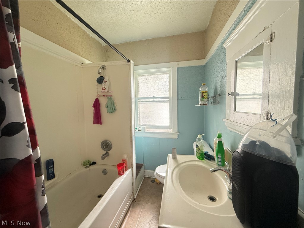 10014 Almira Avenue Cleveland OH 44111