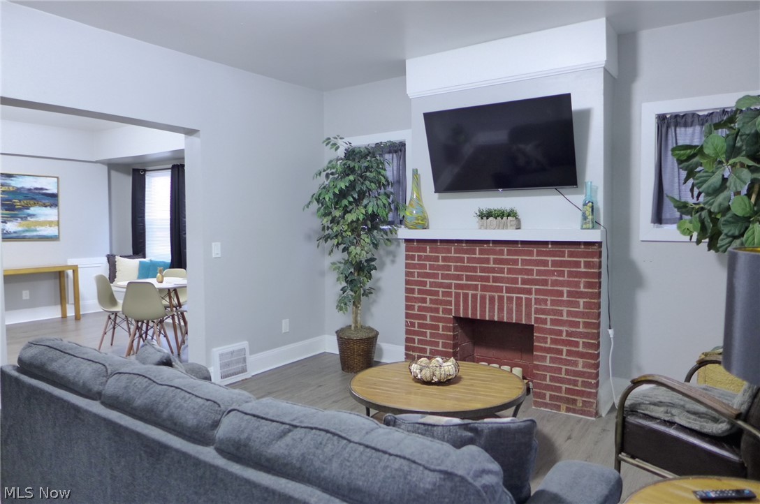 1453 W 107th Street Cleveland OH 44102