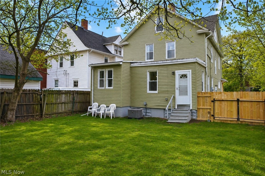 1453 W 107th Street Cleveland OH 44102