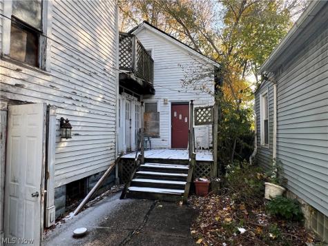5996 Engel Avenue Cleveland OH 44127