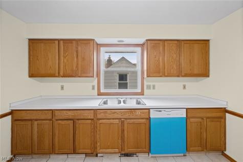 4910 & 4912 Yorkshire Avenue Parma OH 44134