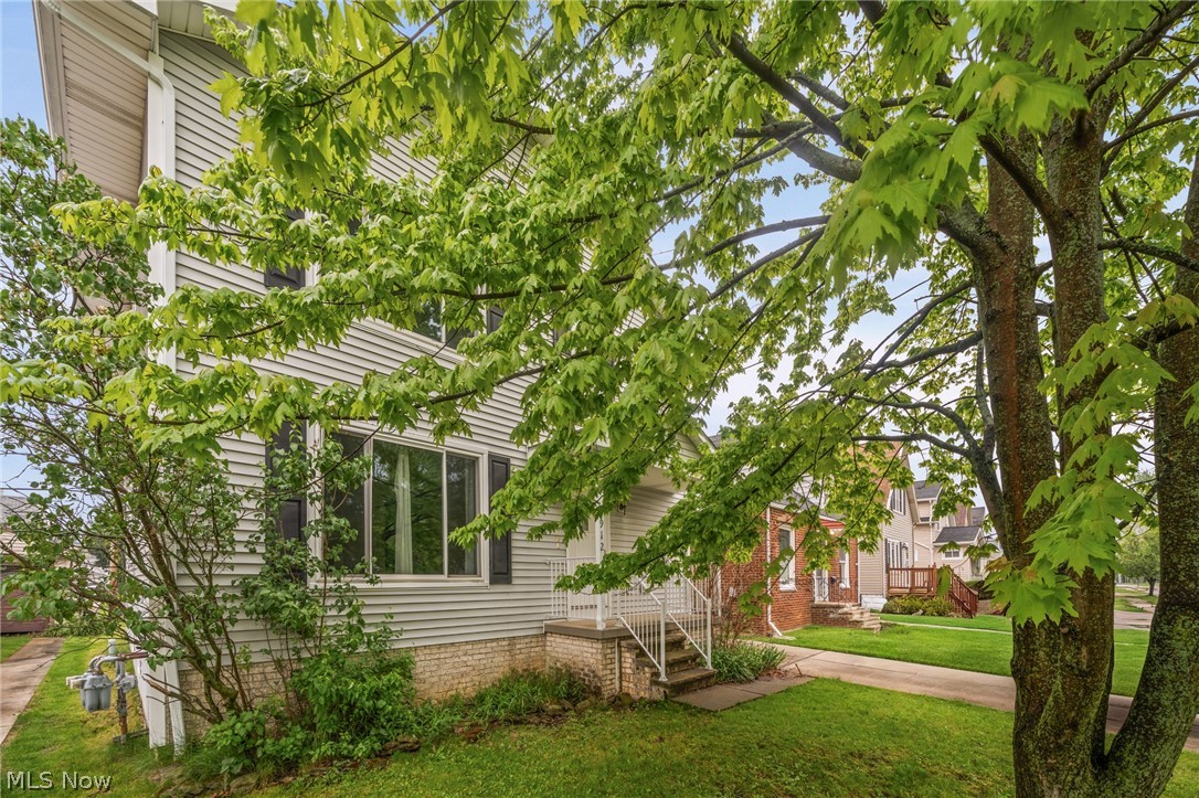 4910 & 4912 Yorkshire Avenue Parma OH 44134
