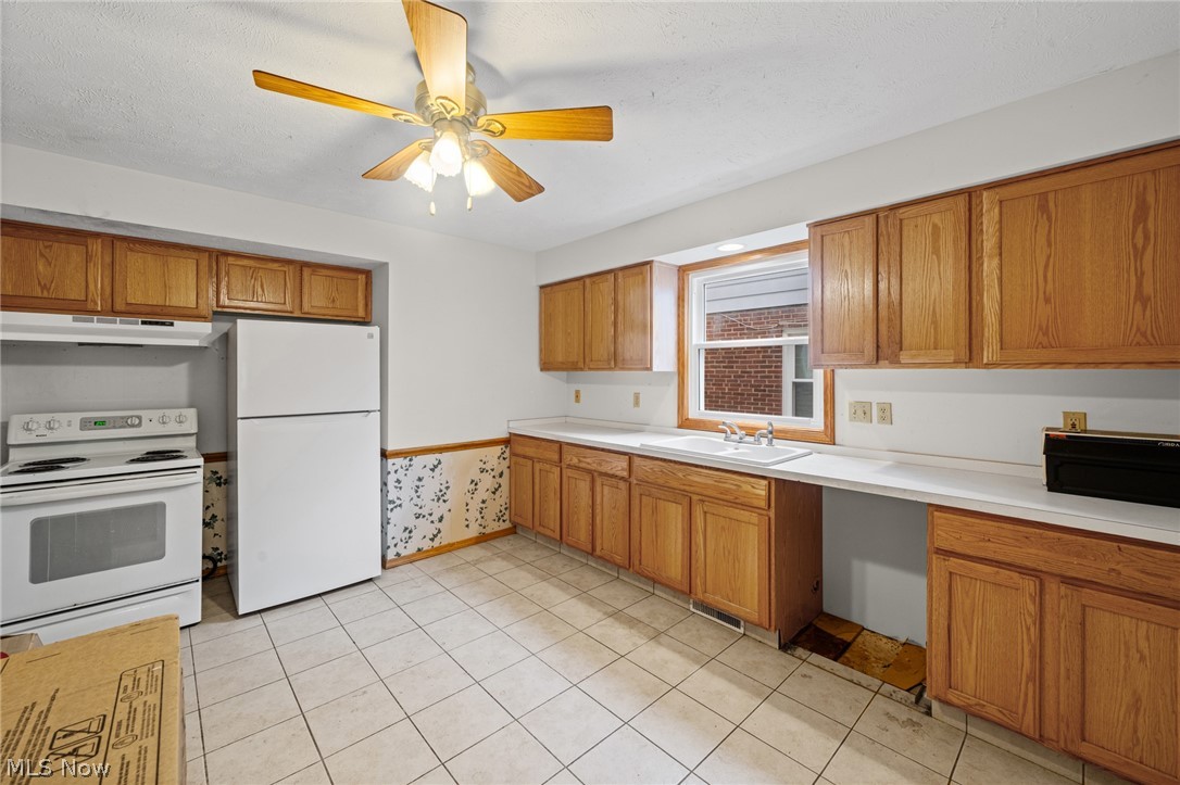 4910 & 4912 Yorkshire Avenue Parma OH 44134