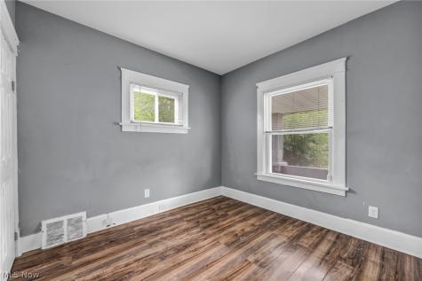 10103 Lamontier Avenue Cleveland OH 44104