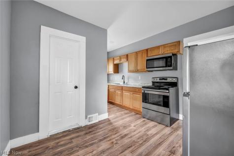 10103 Lamontier Avenue Cleveland OH 44104