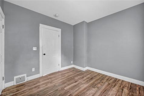 10103 Lamontier Avenue Cleveland OH 44104