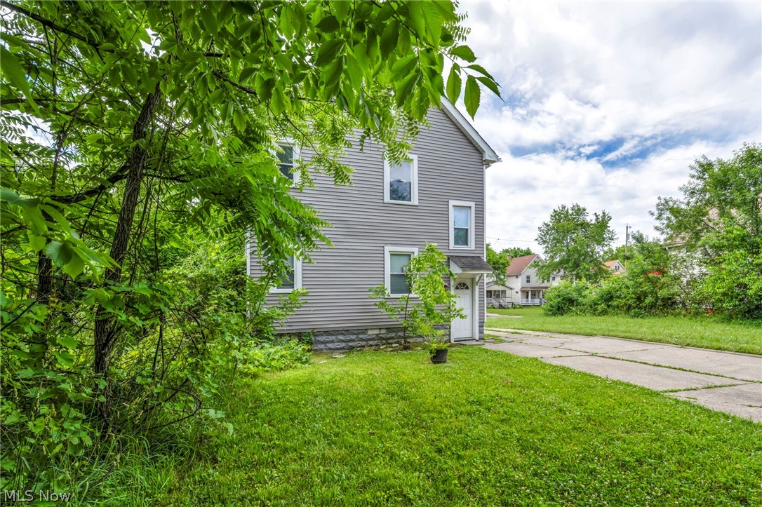10103 Lamontier Avenue Cleveland OH 44104