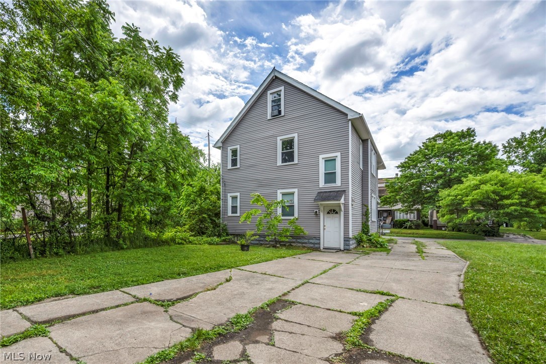 10103 Lamontier Avenue Cleveland OH 44104