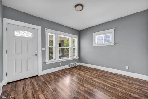 10103 Lamontier Avenue Cleveland OH 44104