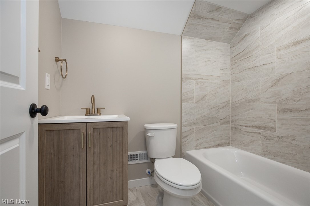 1605 Winchester Avenue Lakewood OH 44107