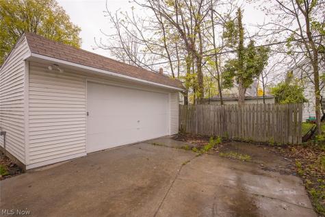 1605 Winchester Avenue Lakewood OH 44107
