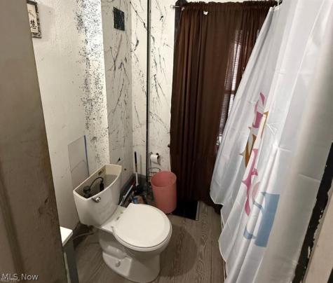 121 Neufer Court Elyria OH 44035