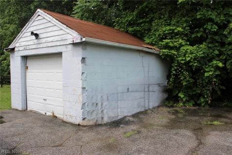 1733 Robindale Street Wickliffe OH 44092