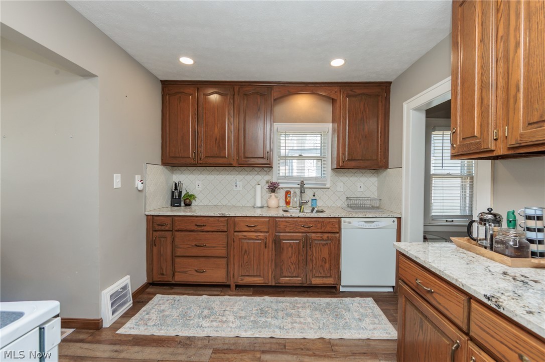 15539 Delaware Avenue Lakewood OH 44107