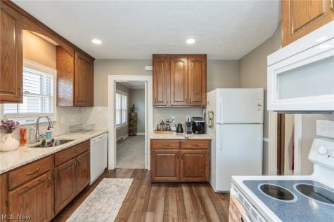 15539 Delaware Avenue Lakewood OH 44107