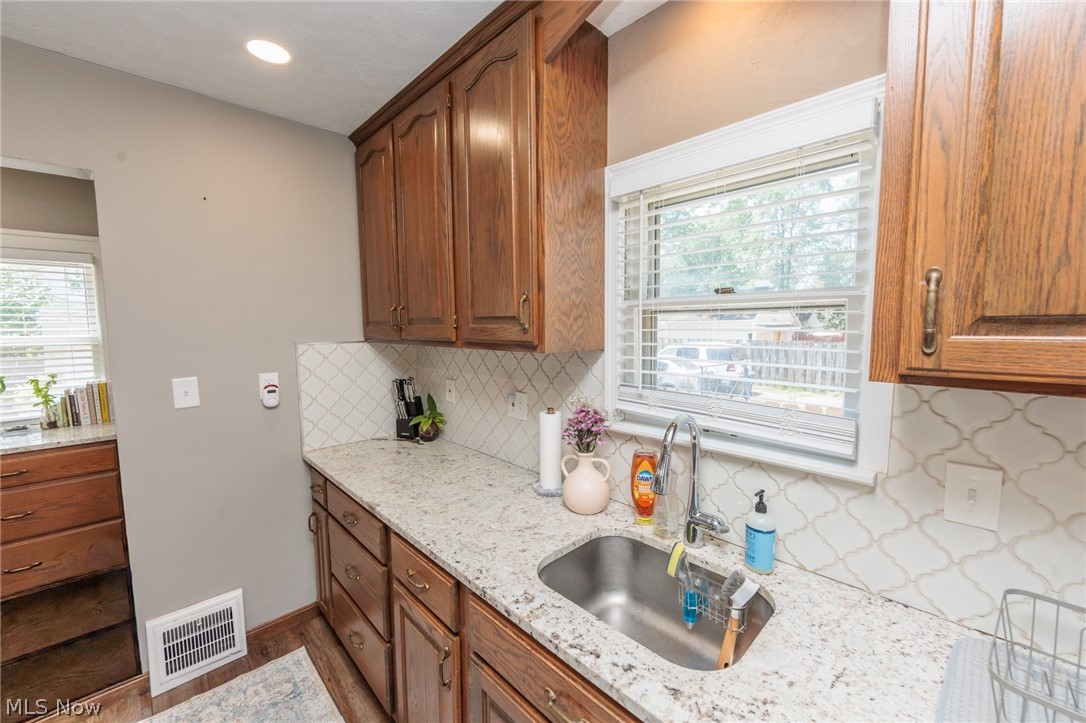 15539 Delaware Avenue Lakewood OH 44107